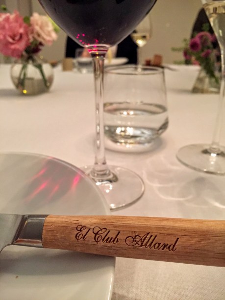 El Club Allard table setting